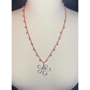 Crochet Necklace with Retro Flower Pendant lightweight groovy